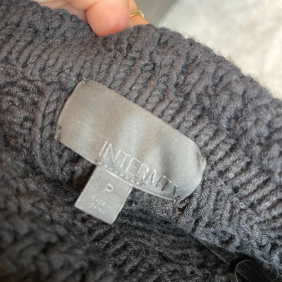 Intermix one shoulder sweater - Picture 2 of 3